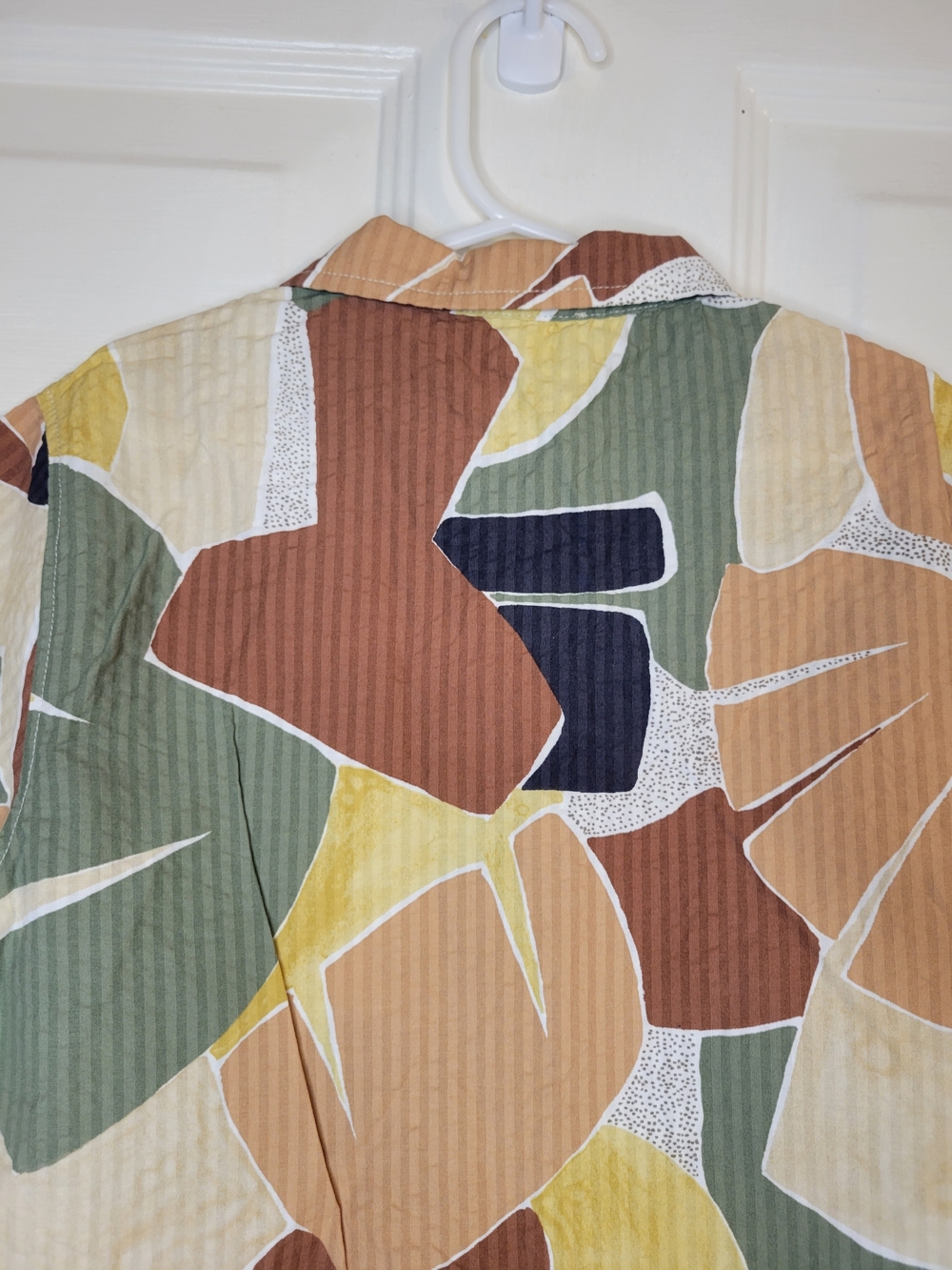 Zara Boys Short Sleeve Abstract Print Button-Up Shirt in Multi-Color - Picture 6 of 6